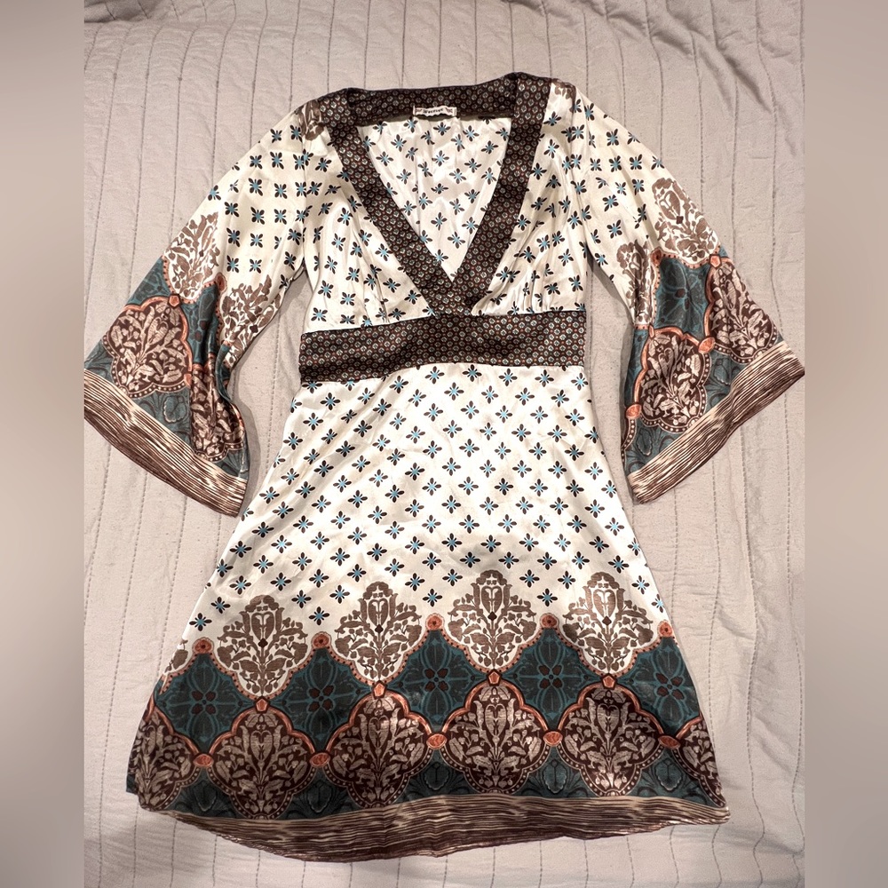 Forever 21 v-neck print dress
